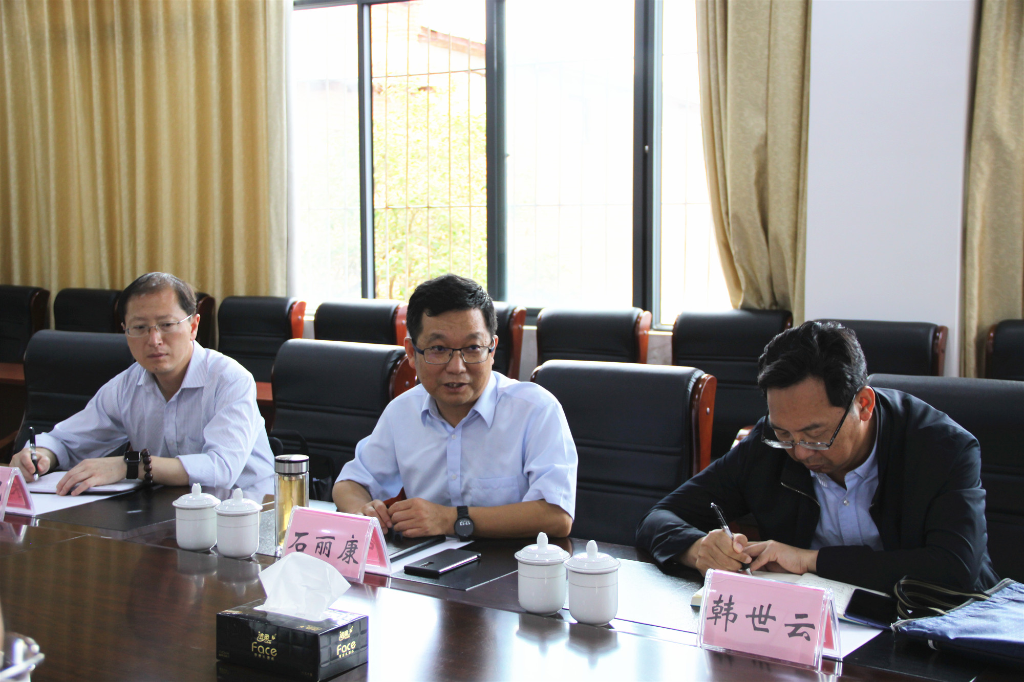云南省人社厅石丽康副厅长到学校调研勉励学校以改革谋划新一轮发展(图1)